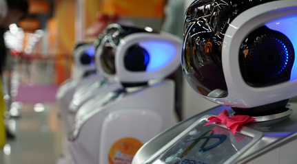 三宝机器人来宣讲 深圳安全出行有新招