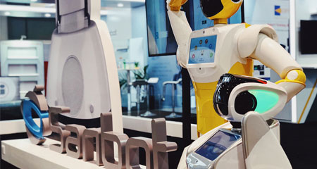 三宝机器人演绎“与机器人共事”